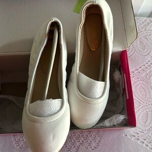 New ballet sandals size 5.